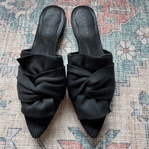 Vivaia Black Knot-Front Pointed Mules